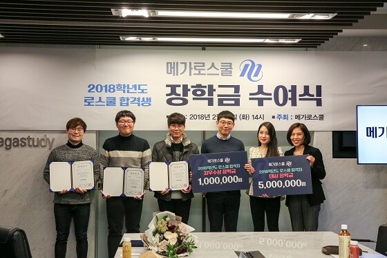 합격자5인&대표이사님.jpg
