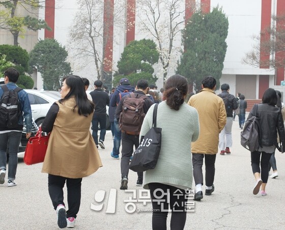 공무원수험신문 웹용(300)_5.jpg