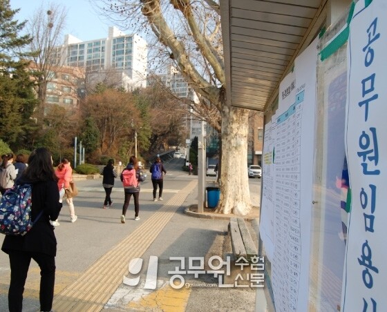 공무원시험 합격과 소득.jpg