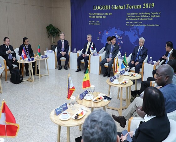 공무원 교육 훈련 포럼.jpg