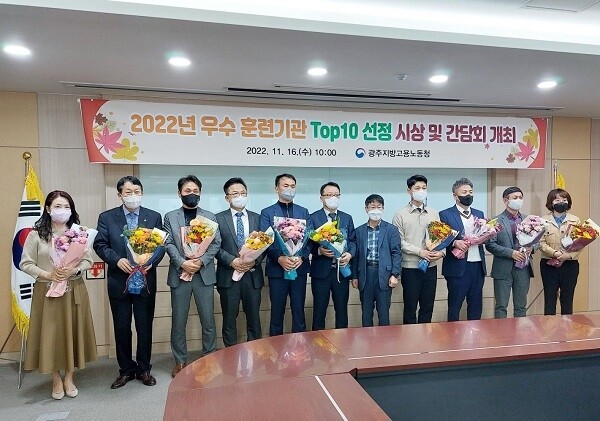 [플래나]후불_21회_공무원수험신문_주식회사 국제_1118예약송출(오전 9시).jpg