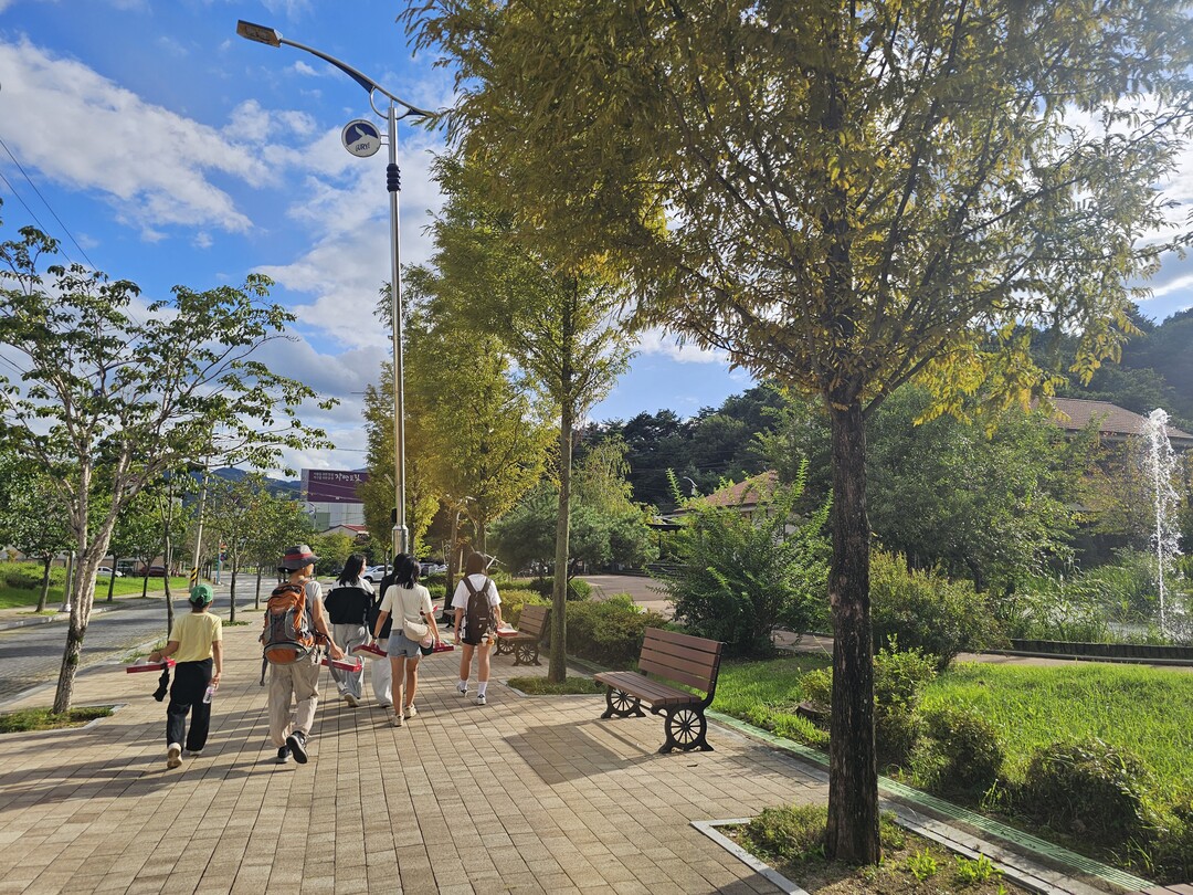 “꿈을 찾아 떠난 청소년들, 스스로 ...