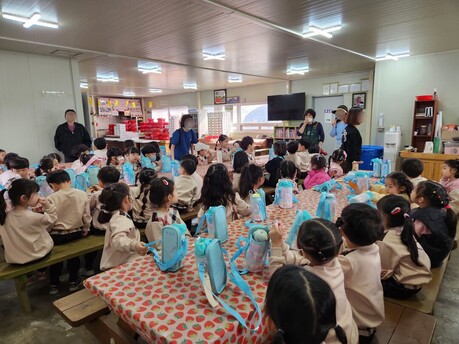 구미문성초병설유치원, '그림책'과 '자연'이 만난 아주 특별한 딸기 수확 체험
