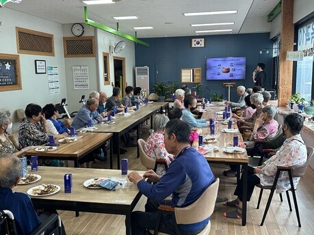 익수제약, 전남 곡성 옥과100세부모님학교서 시니어 위한 '용표 우황청심원 향주머니 만들기' 진행