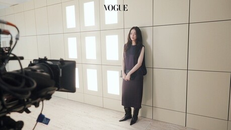 COS 글로벌 앰버서더 박규영, 뉴욕 패션위크 참석… 보그와 함께한 ‘겟 레디 윗 미’ 공개