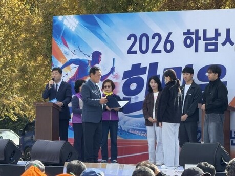 “아름다운 동행, 유종의 미 거둔다”…하남 호남고향장학회 김인수 이사장, 올해도 대학생 10명에 장학금 쾌척
